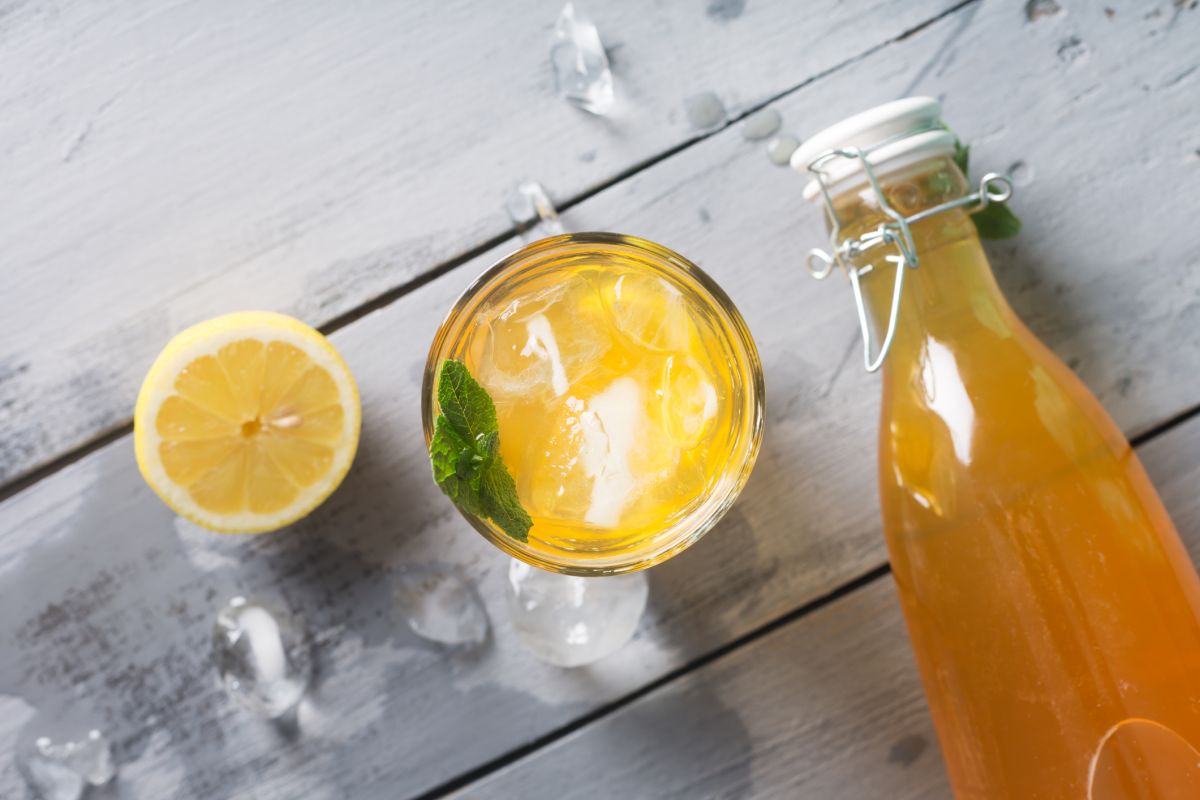 Kombucha : découvrez ses bienfaits et sa préparation maison