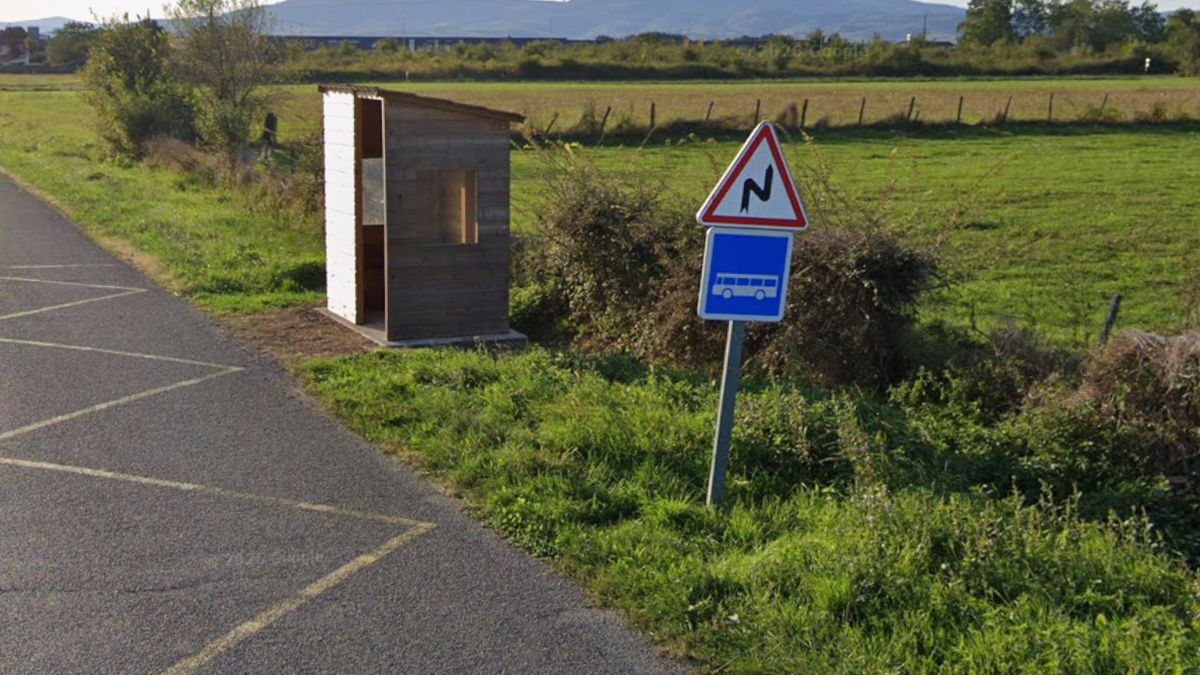 Un arrêt de bus devient le lieu de toutes les incivilités dans un village du Rhône