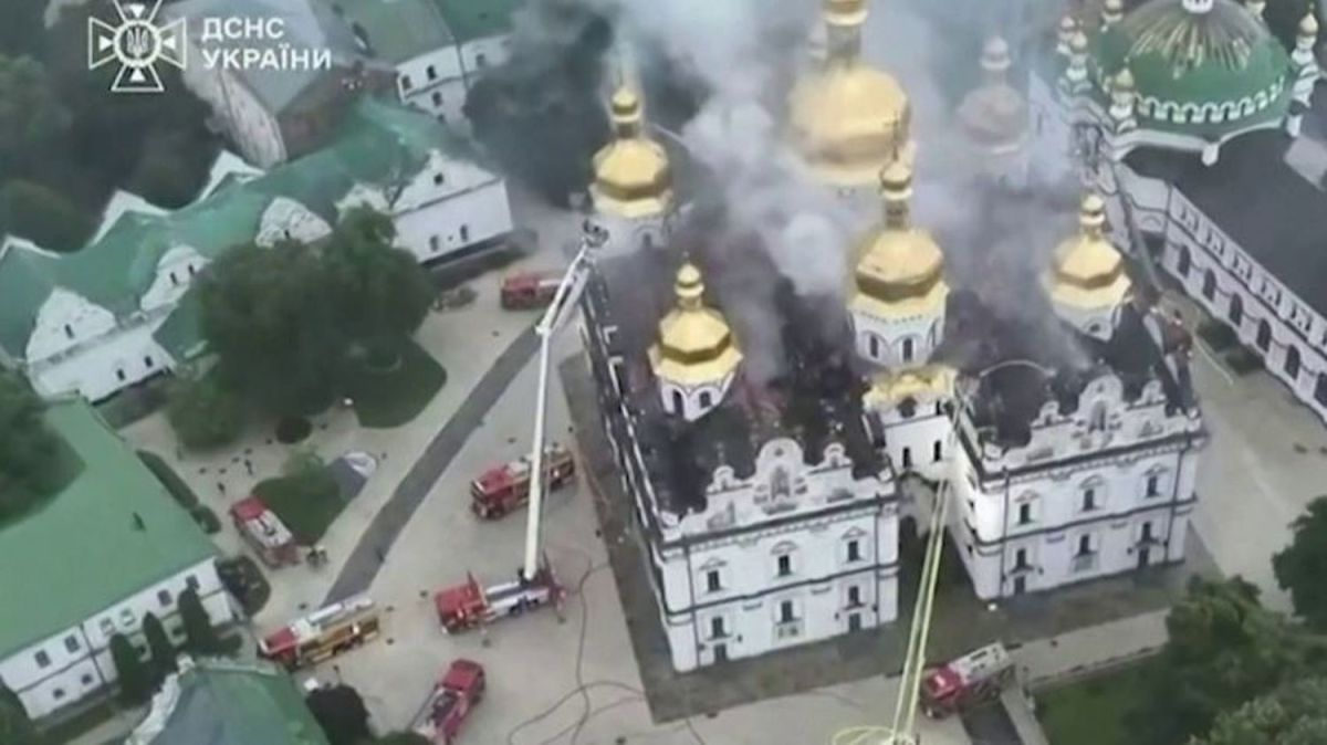 La cathédrale de la Dormition à Kiev, tragiquement frappée par les flammes