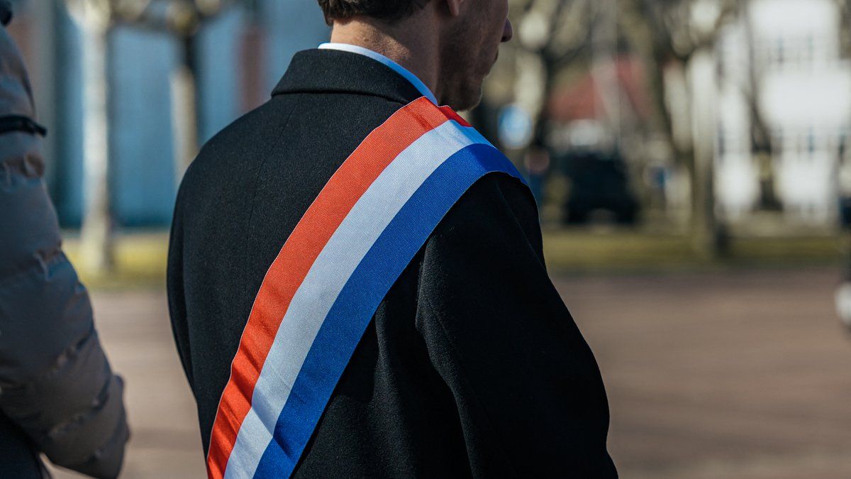 Affiche de chasse à l'homme : le maire de Clermont-Ferrand en appelle à la justice