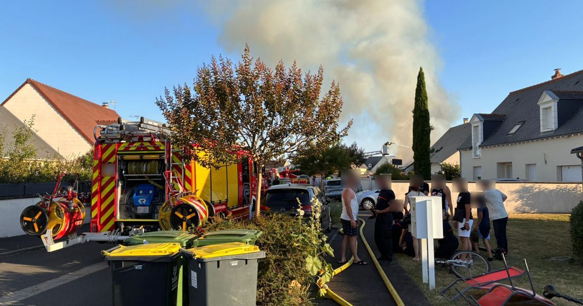 Joué-lès-Tours : un incendie ravage une maison, l'intervention des secours en cours