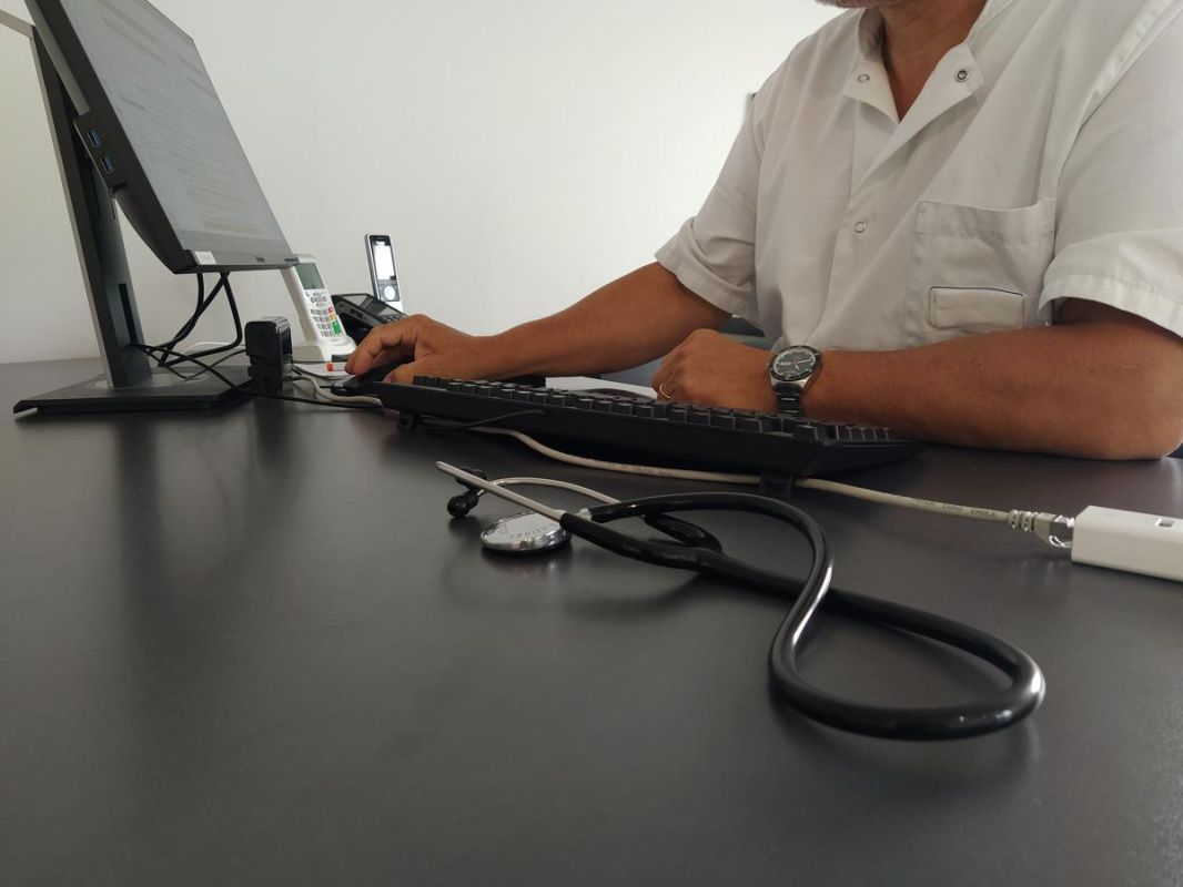 Des médecins étrangers en quête de reconnaissance face à l'inertie gouvernementale
