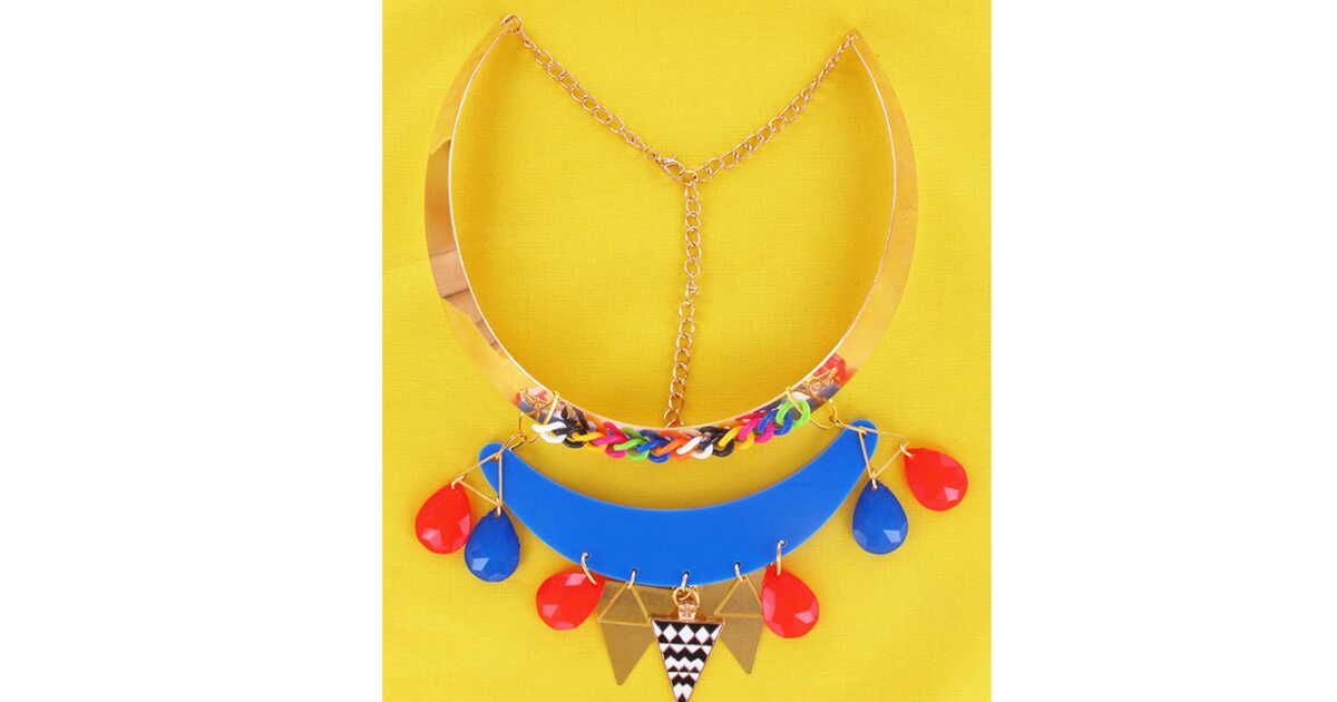 La création d'un collier pop-art inspiré de Rainbow Loom
