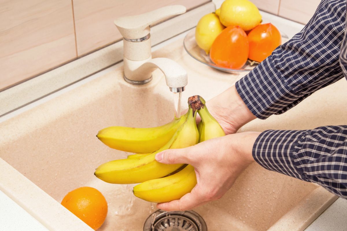 Faut-il vraiment laver ses bananes ? Les experts clarifient