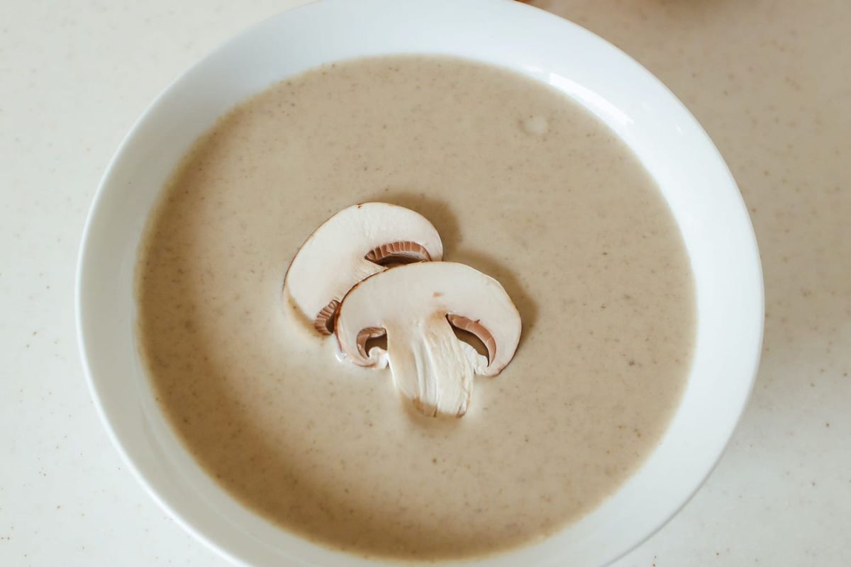 Découvrez la soupe feuilletée aux champignons de Cyril Lignac : un plat raffiné à petit prix
