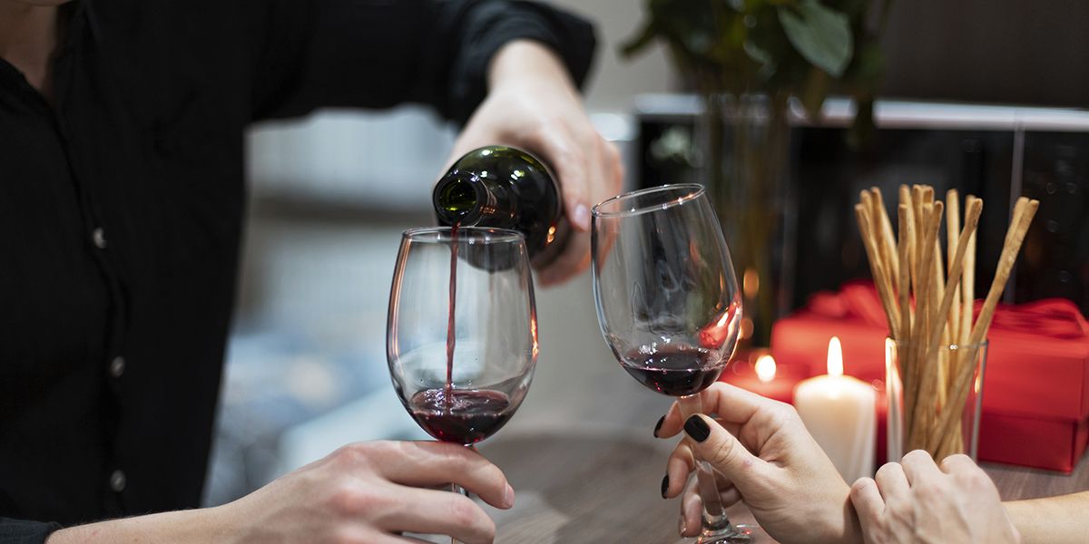 Peut-on emporter son reste de vin ou d'eau au restaurant ? Éclairage sur la législation