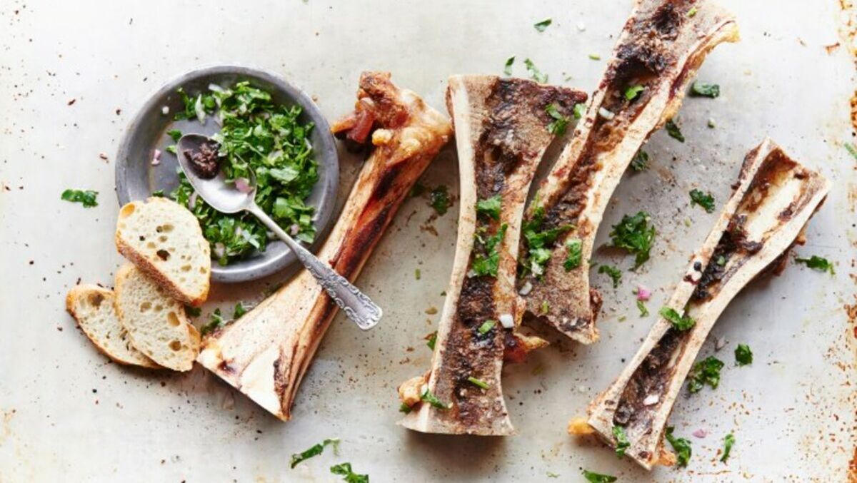 Recette d'os à moelle au four sur tartines grillées