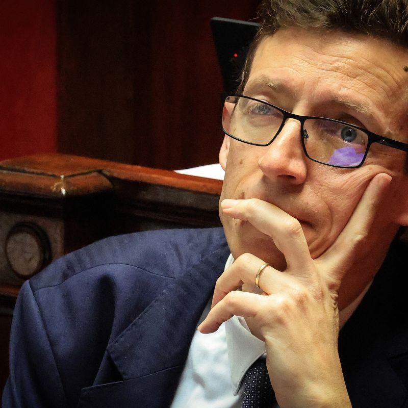 Le ministre de l'éducation défend le terme « régime de Vichy » face aux critiques