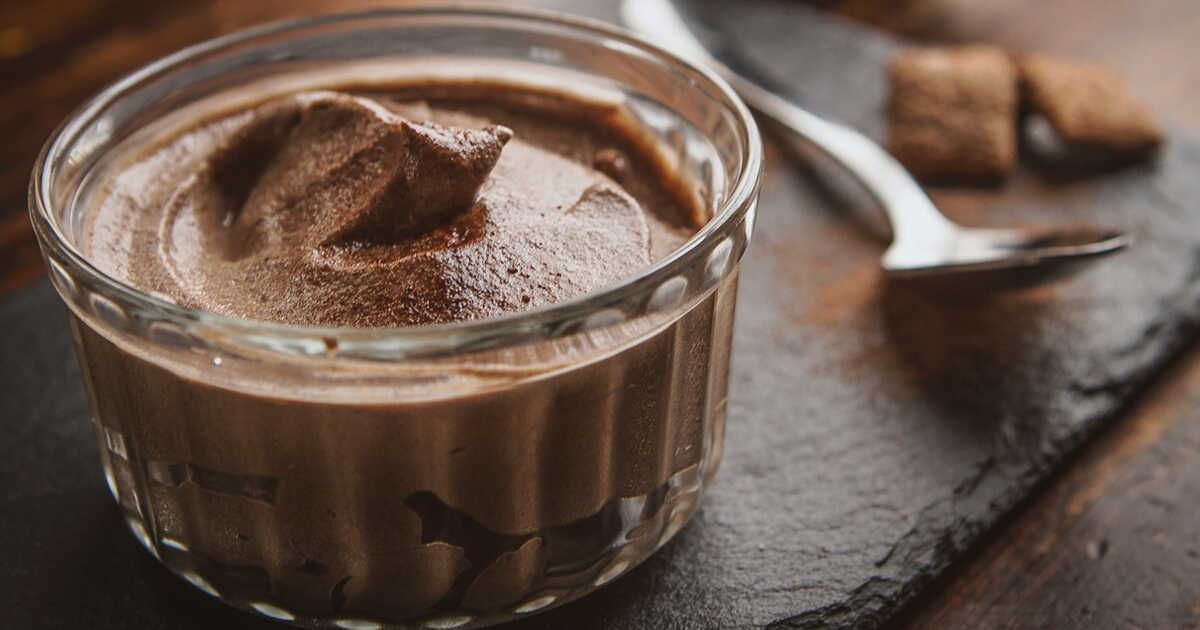 Réinventer la mousse au chocolat : une recette surprenante avec deux ingrédients