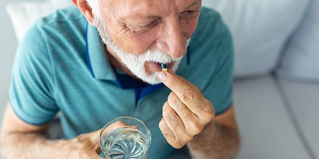 Comment prévenir les effets indésirables des médicaments chez les seniors