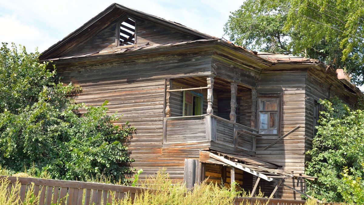 Enfants séquestrés : un drame humain révélé dans une maison abandonnée