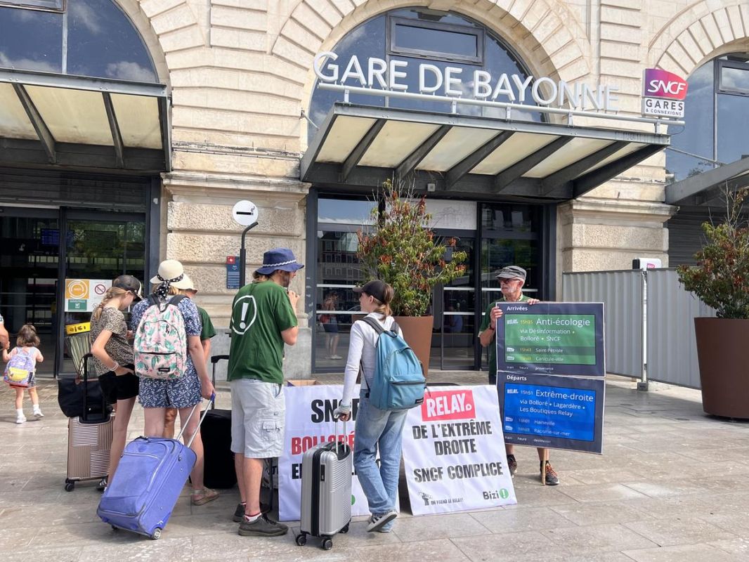 À Bayonne, l'association Bizi! dénonce le quasi-monopole de Relay sur la presse