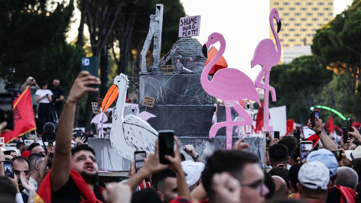 Tirana en colère : la famille Trump face à des milliers de manifestants en Albanie