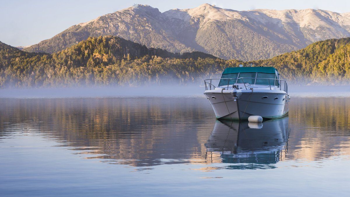 saut salvateur : des passagers échappent aux flammes sur le lac du Bourget