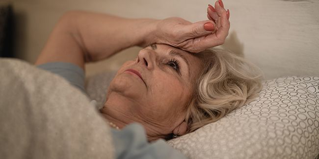 Aider les seniors à vaincre l'insomnie : des solutions efficaces