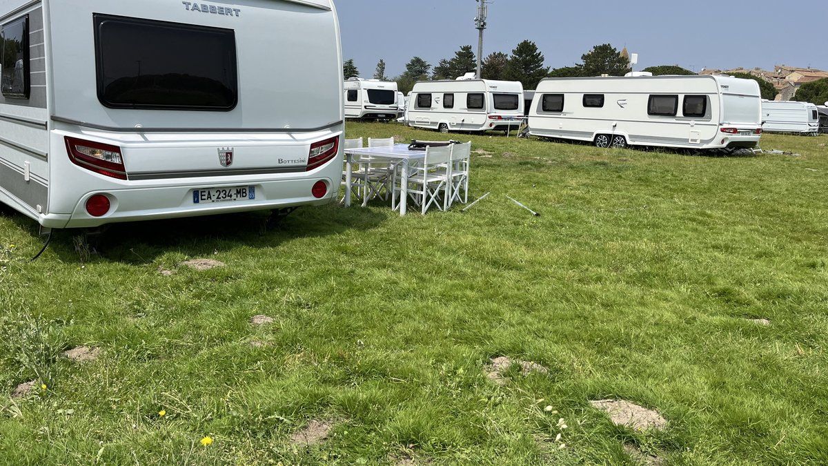 Un agriculteur en détresse face à l'installation illégale de 74 caravanes sur ses terres