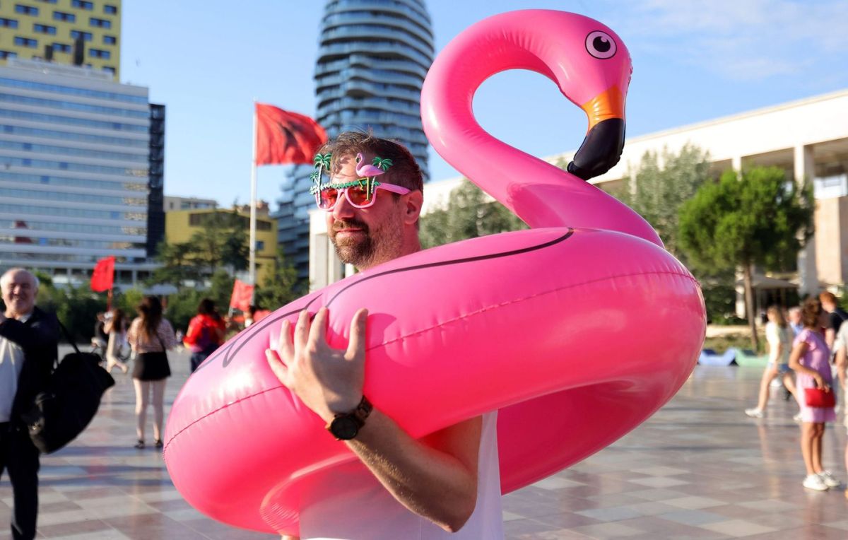 Albanie : la montée en puissance de la révolution des flamants roses