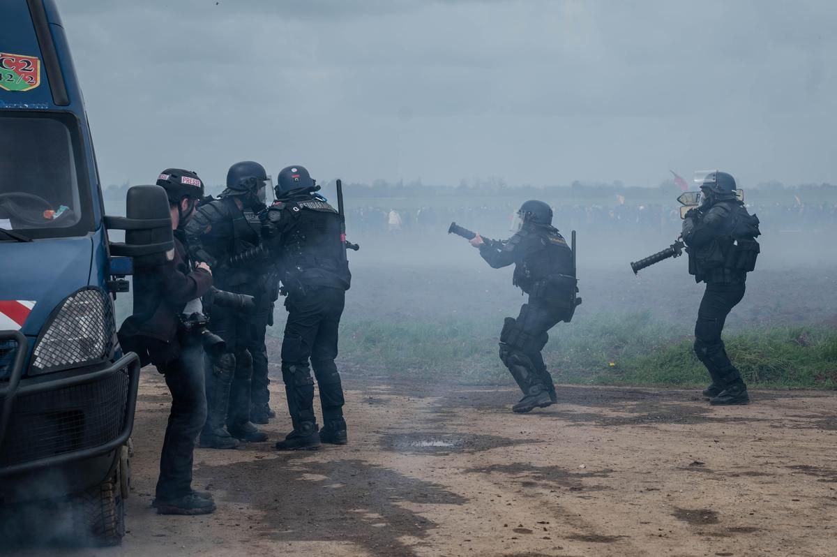 Confrontation à Sainte-Soline : la défenseure des droits s'inquiète des violences policières